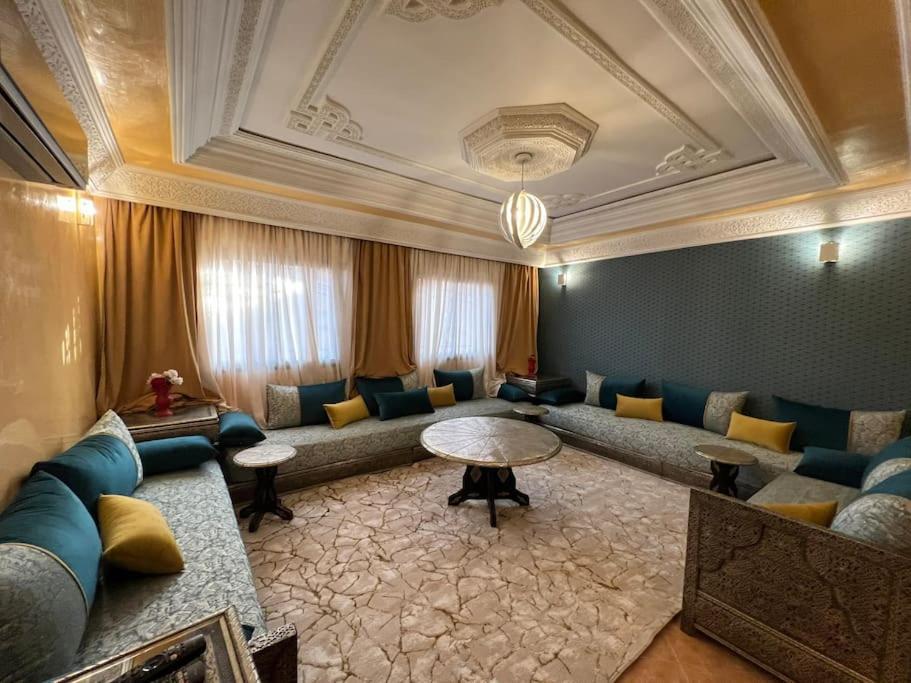Appartement Superbe Avec Parking Gratuit *